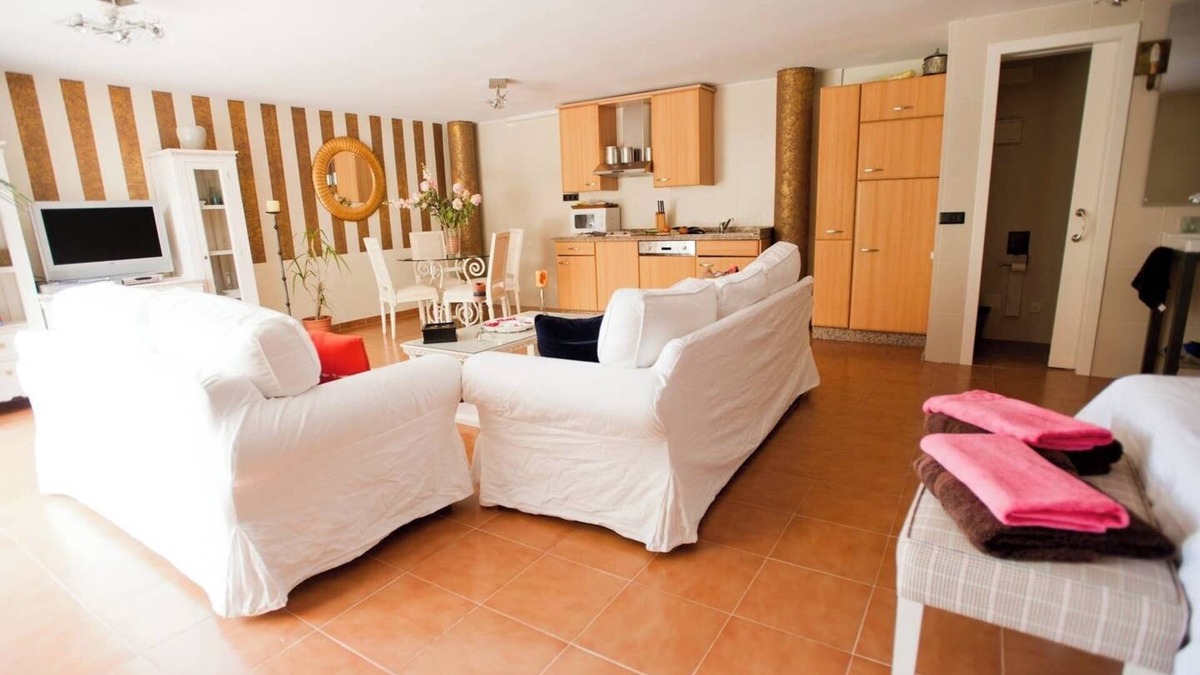 Dos Hermanas Apartment | Dhalia Vacation Home