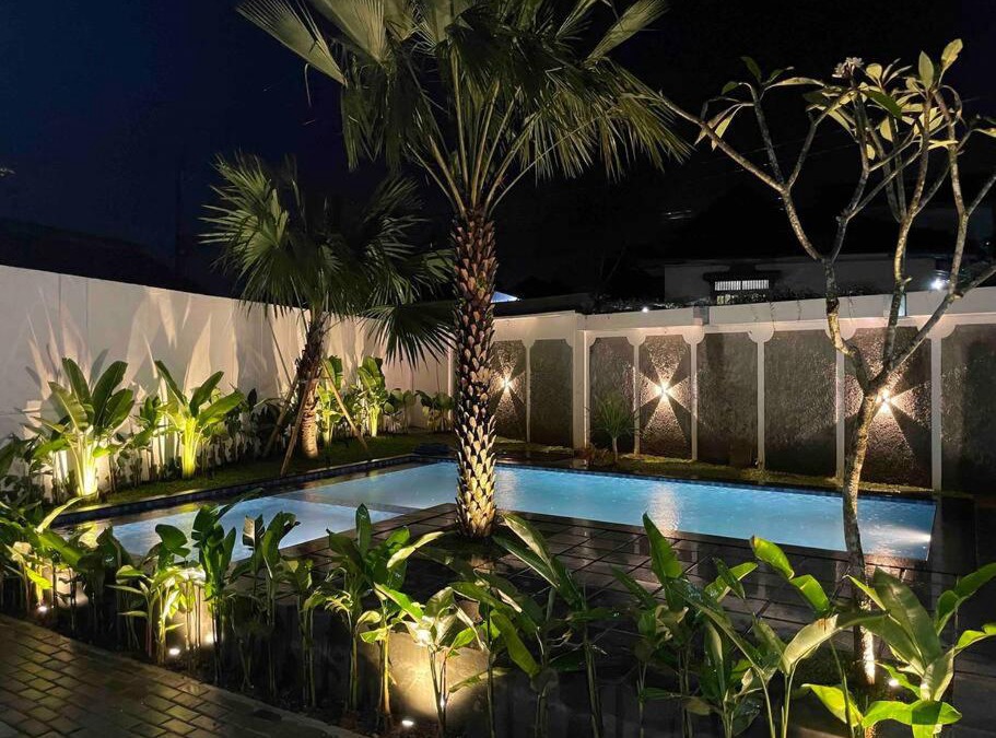 Caringin Villa | Dhanis House 8 Bedroom Villa