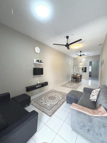 Padang Saujana House | Dhia Medina Homestay Jerantut