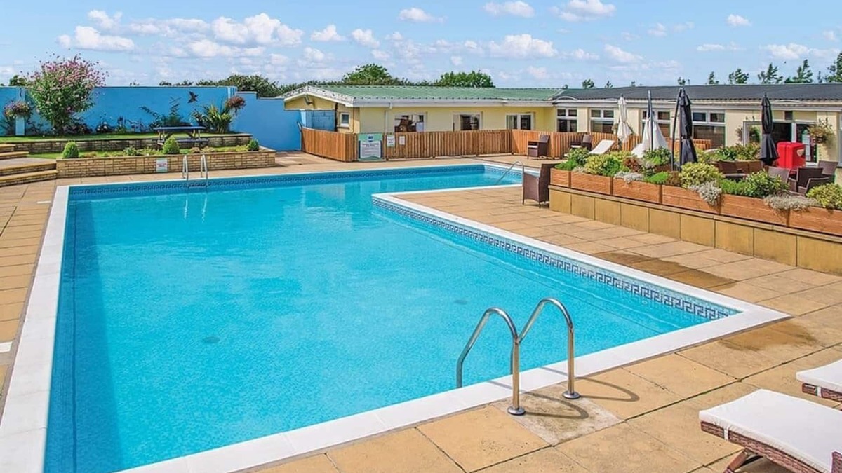 Llanllwchaiarn House | Diamond Caravan 3 Sleeps 6 (No Pet)
