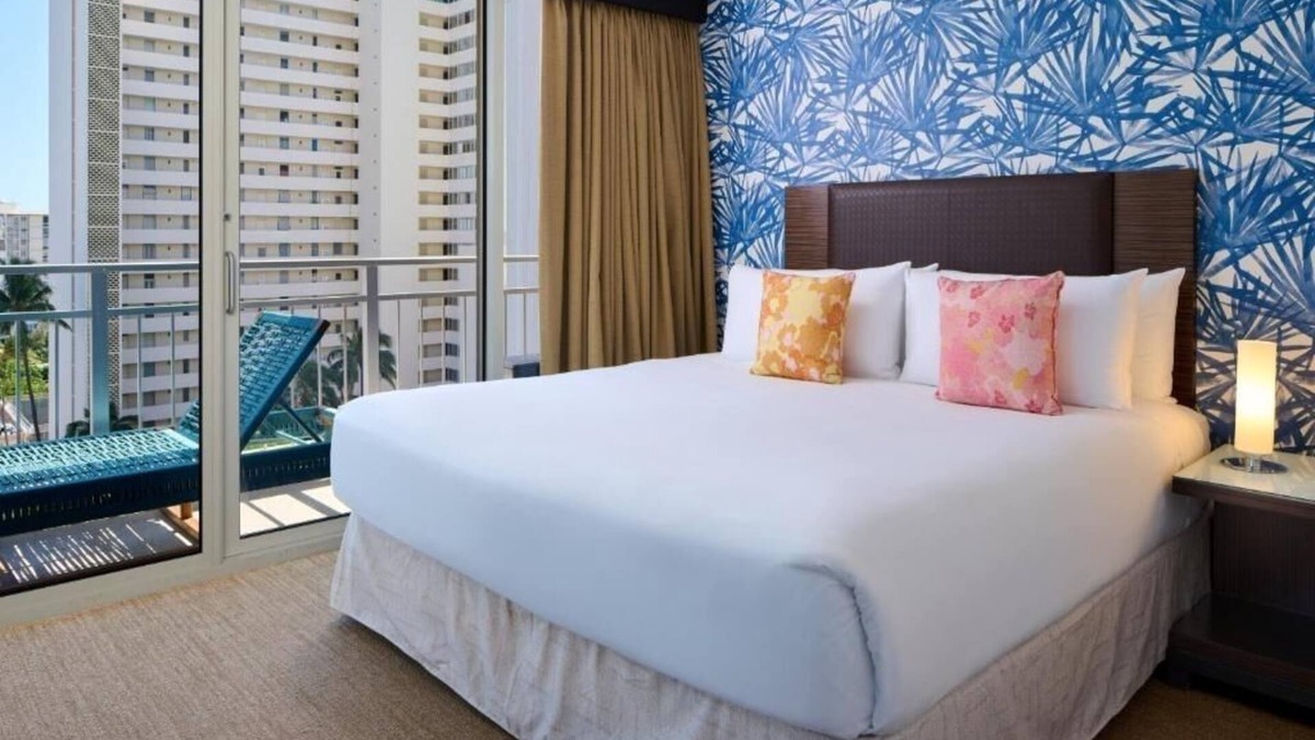 Diamond Head - Kapahulu - St. Louis Hotel | Diamond Head View Junior Suite | Kaimana Beach Hotel | Steps to the Beach