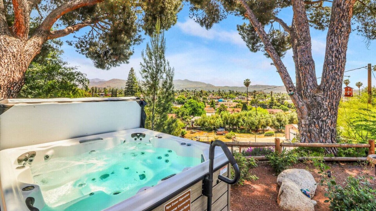 Hemet House | Diamond Retreat-Kid & Pet Friendly.