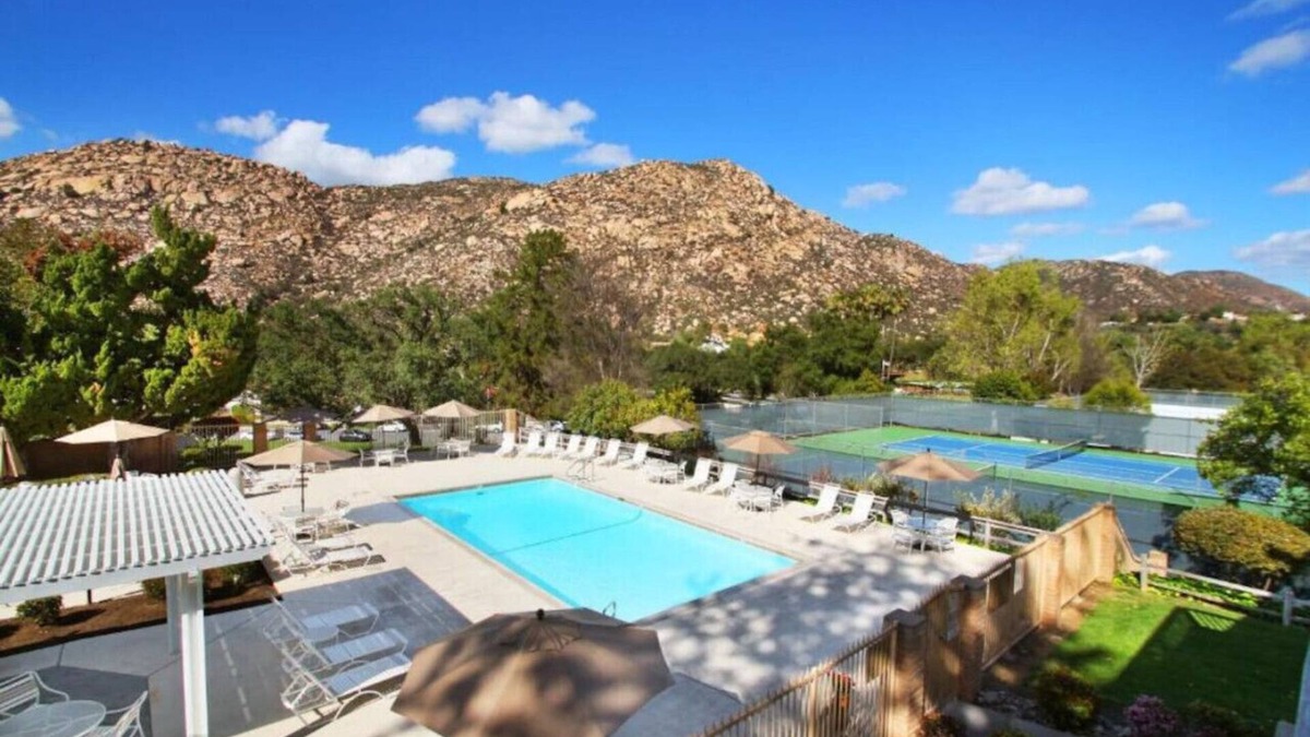 San Diego Country Estates Condo | Diamond - Riviera Oaks Resort & Racquet Club - 1BD