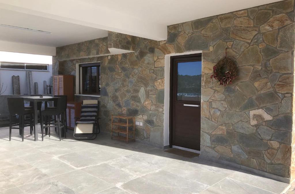 Vasa Koilaniou House | DIAMOND Stone Wooden Guest House
