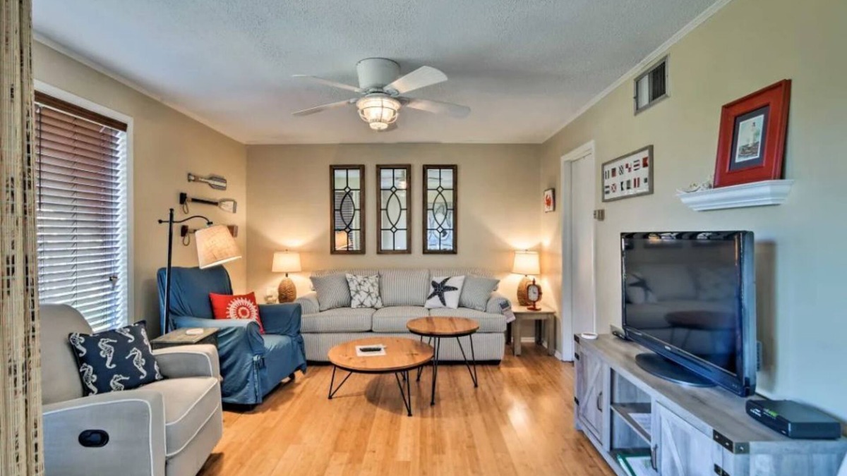 Diamondhead Condo | Diamondhead 1st Floor Condo w/Priv. Balcony Community Pool