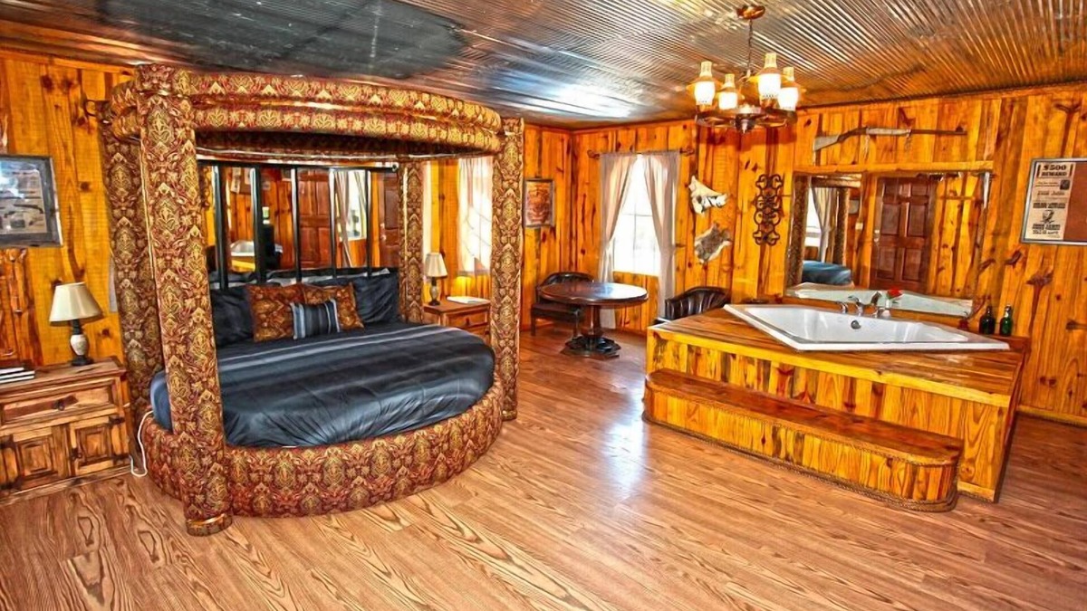 Murfreesboro Other | Diamonds Old West
