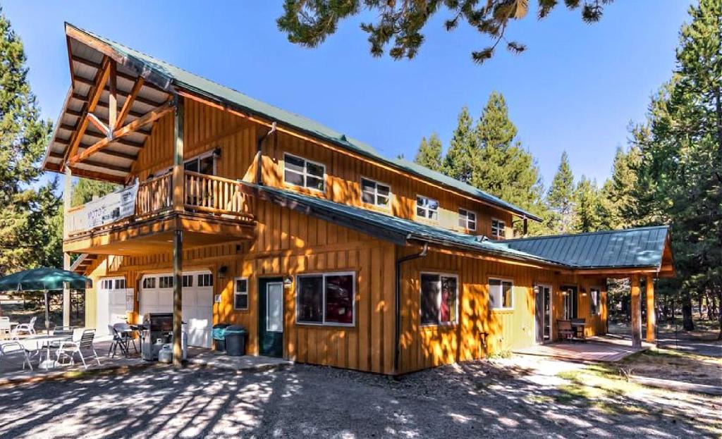 La Pine Resort | DiamondStone Guest Lodges