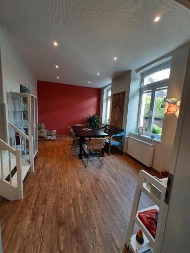Huls House | Diana's Stube