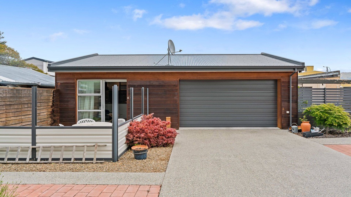 Alexandra House | Dick’s Place - Alexandra Holiday Home