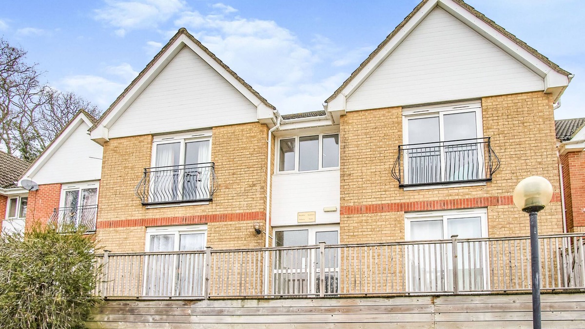 Ryde Apartment | Dickens - an apartment that sleeps 2 guests in 1 bedroom