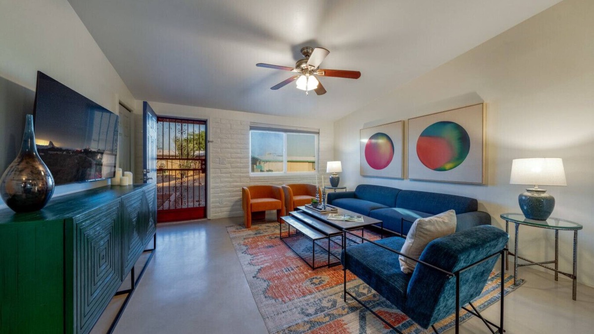 Casas Adobes Apartment | Dickinson (Deepak & Jackie)