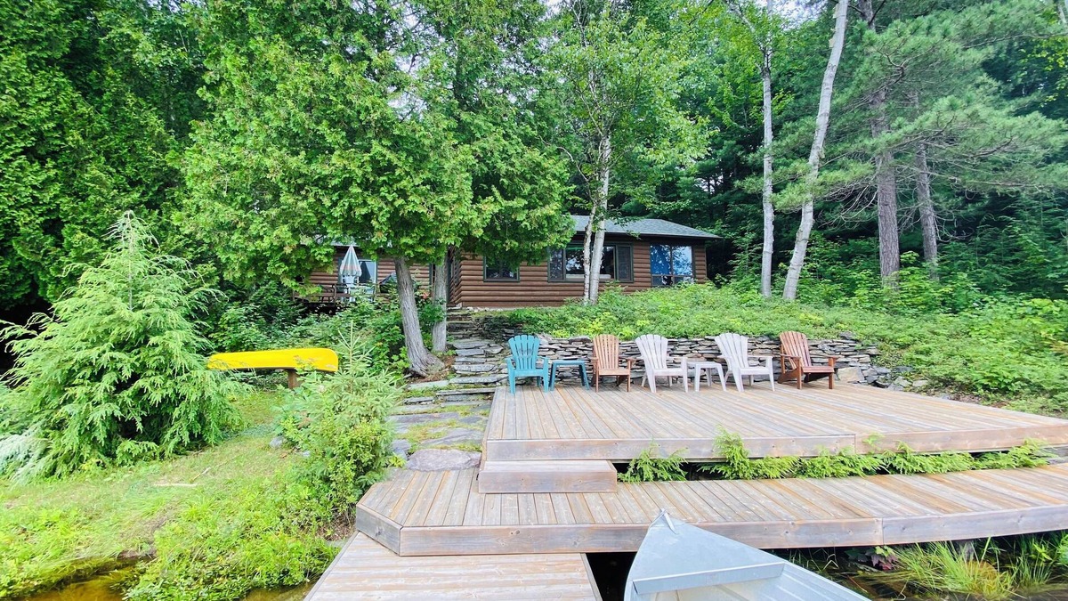 Lake of Bays Cottage | Digital Nomads and Family. Lakeshore Cottage on Rebecca Lake Muskoka