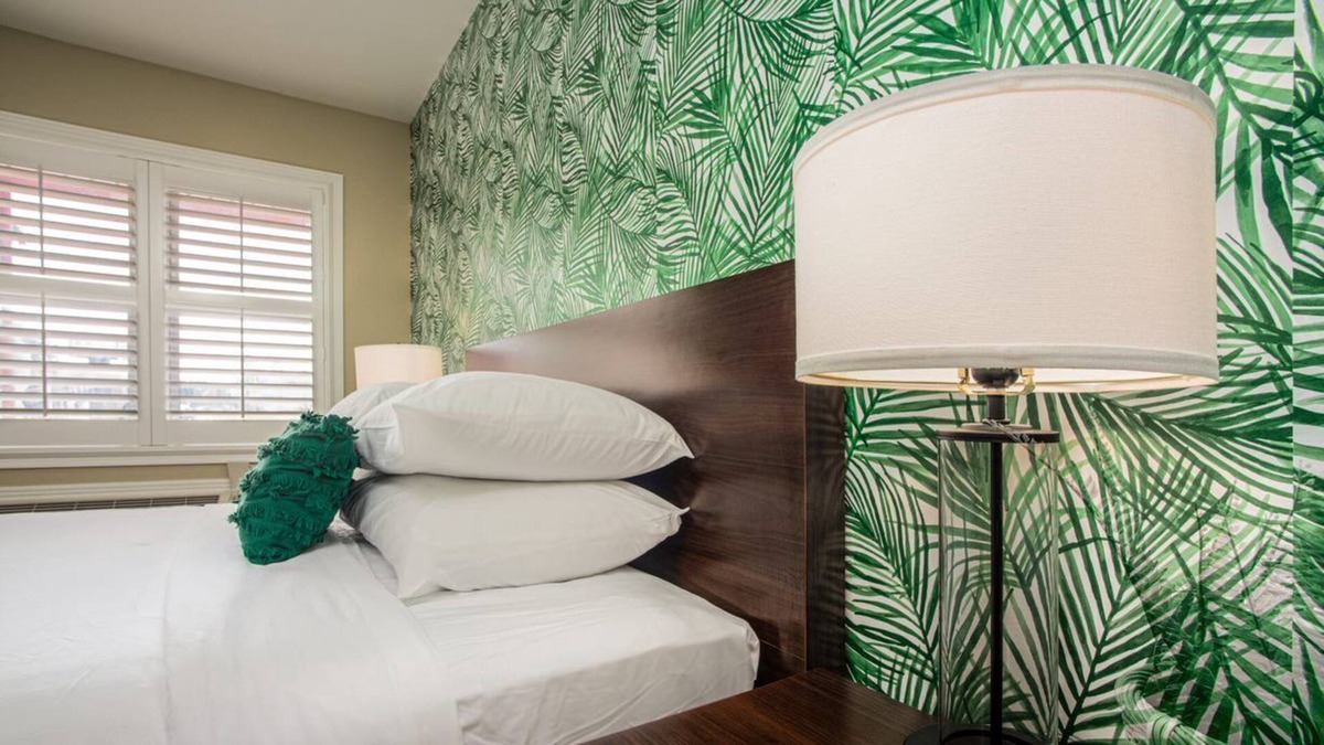 St. Augustine Hotel | Digital Retro Boutique Hotel - Single Queen Near Downtown St. Augustine & the Beach