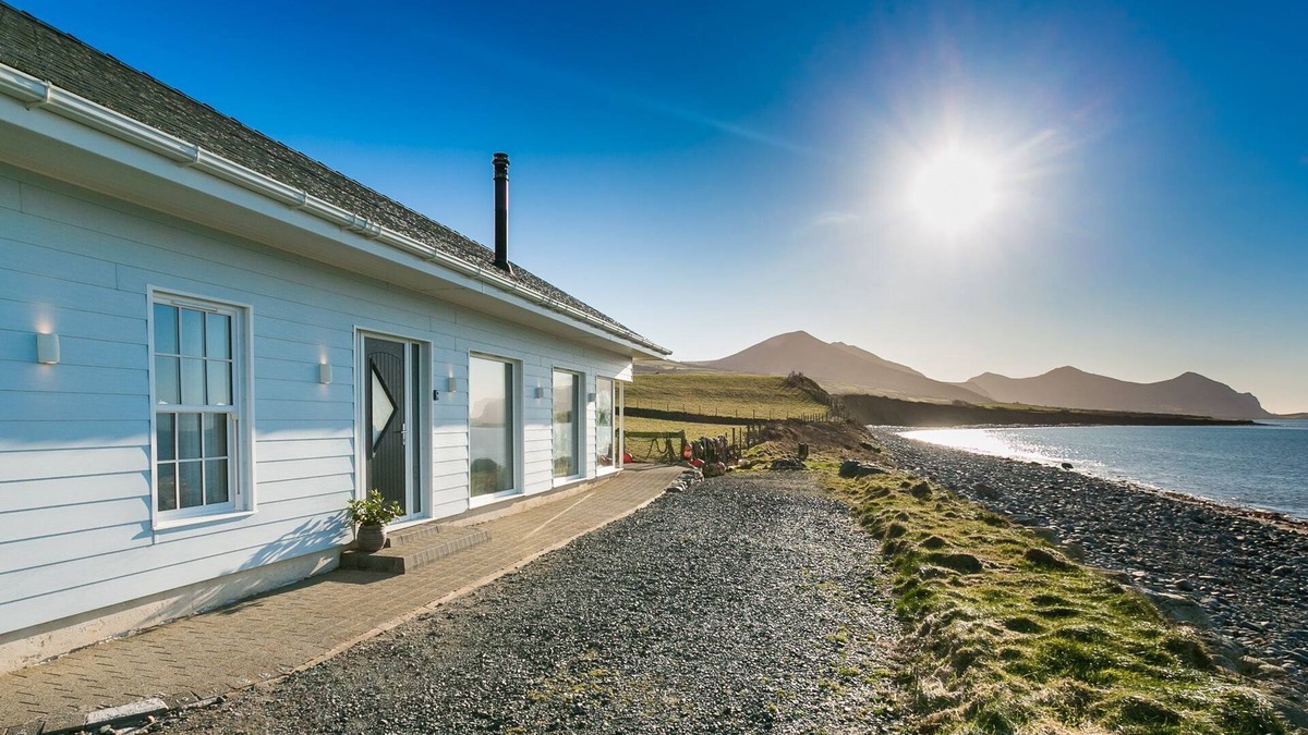 Dinas Cottage | Dihangfa - sleeps 6 guests in 3 bedrooms
