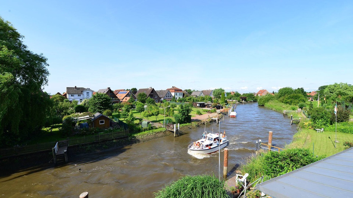Jork Apartment | Dike crown - directly at the Este - unique view of the river