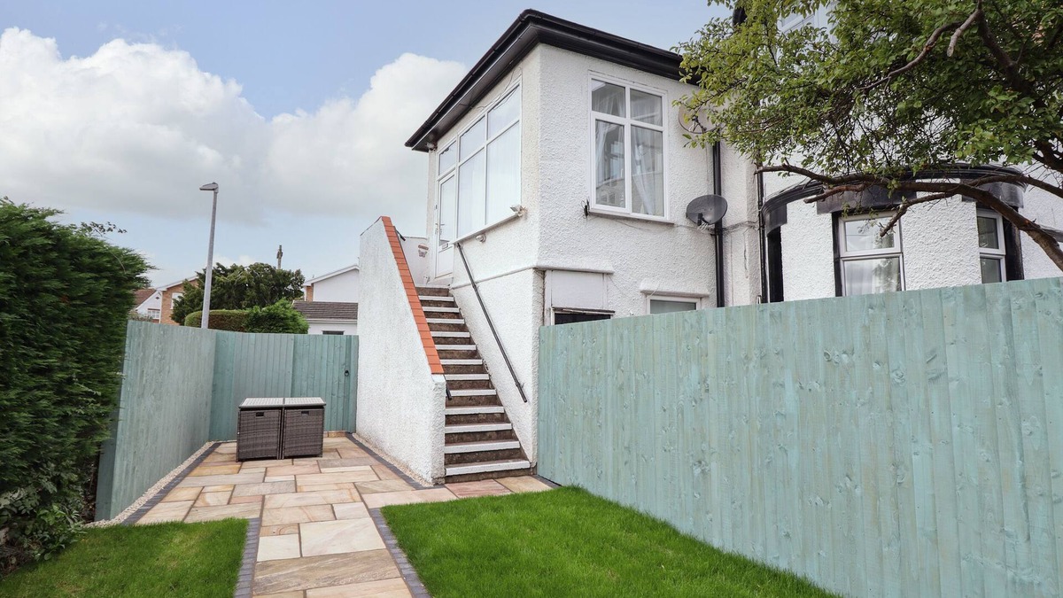 Llandudno Junction Cottage | DILKUSHA, family friendly, with a garden in Llandudno Junction