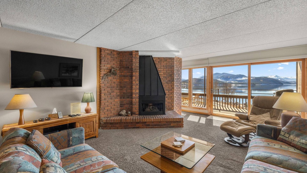 Dillon Condo | Dillon Lake 2 BR Condo-Pool, Hot Tub, 4 lift passes at Keystone-Breck & Arapahoe