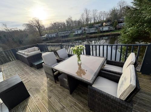 Bont Newydd Ski Chalet | Dillons Lakeside Lodge