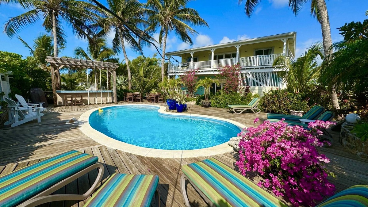 Jimmy Hill House | DILLYCRAB BEACH HOUSE: PICKLEBALL COURT/Pingpong/Pool table/Ocean TREEHOUSE deck