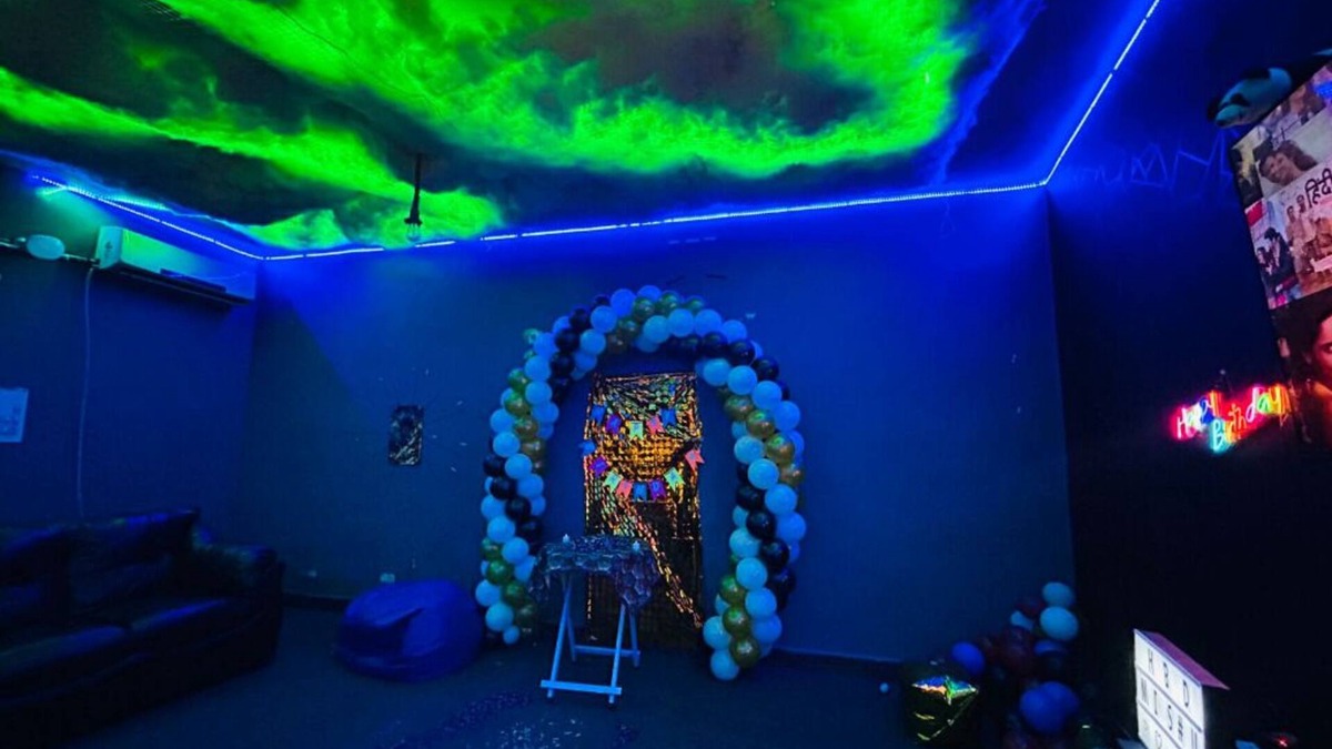 New Delhi House | Dim delights party house and fun house your mini launge 24*7
