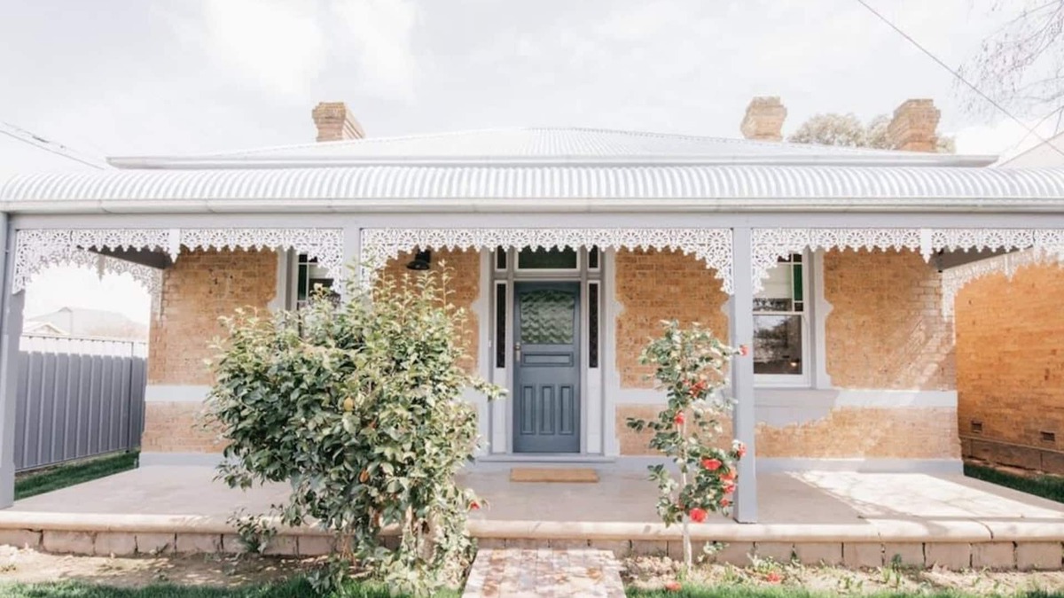 Orange Cottage | Dimby Cottage - Beautifully Restored Heritage Home