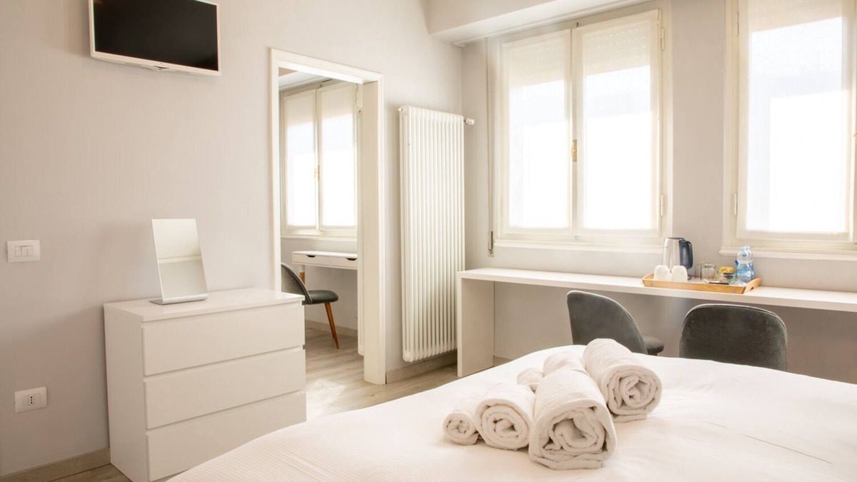 Prato House | Dimora 16 Rooms & Garden