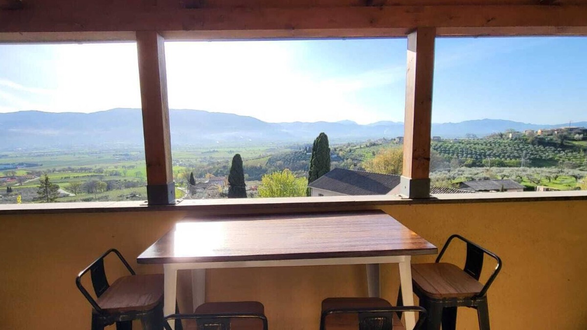 Montefalco Bed & Breakfast | Dimora del Falco - Panoramic villa in Umbria with suites & regional breakfast