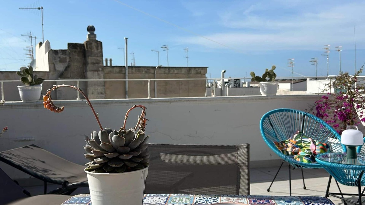 Centro Storico House | DIMORA ERIDE 2, Deluxe central apartment with balcony and panoramic terrace.