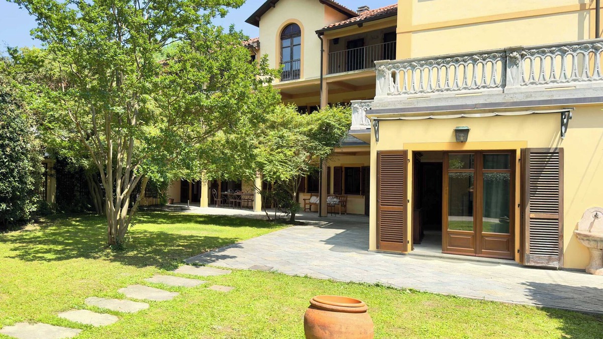 Magnano Villa | Dimora il Pozzetto, elegant villa with garden