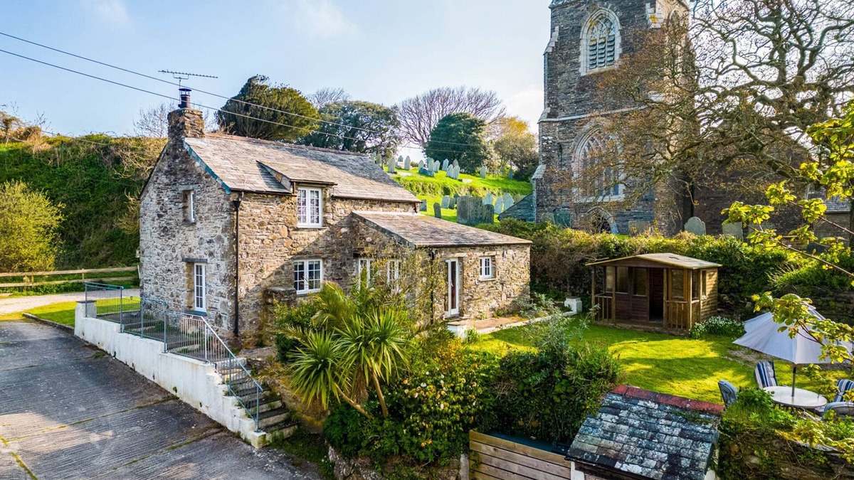 St Minver Cottage | DINGLES COTTAGE, pet friendly, with a garden in Rock