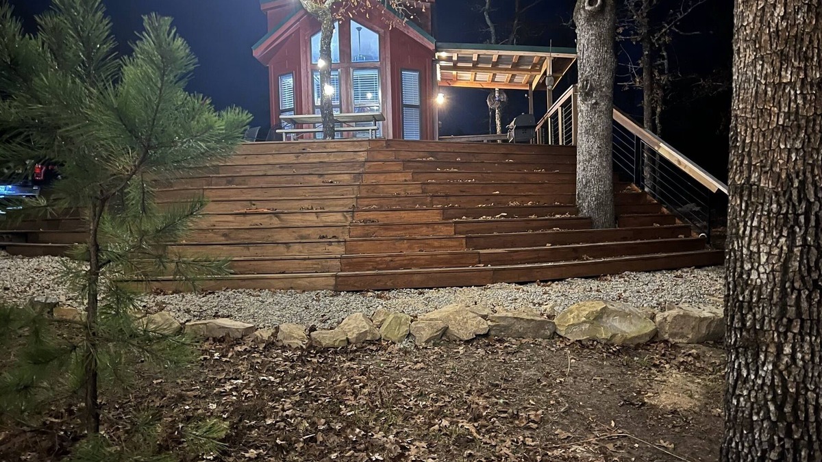 Rattan Cabin | Dinosaur Valley Disc Golf Course Cabin 1