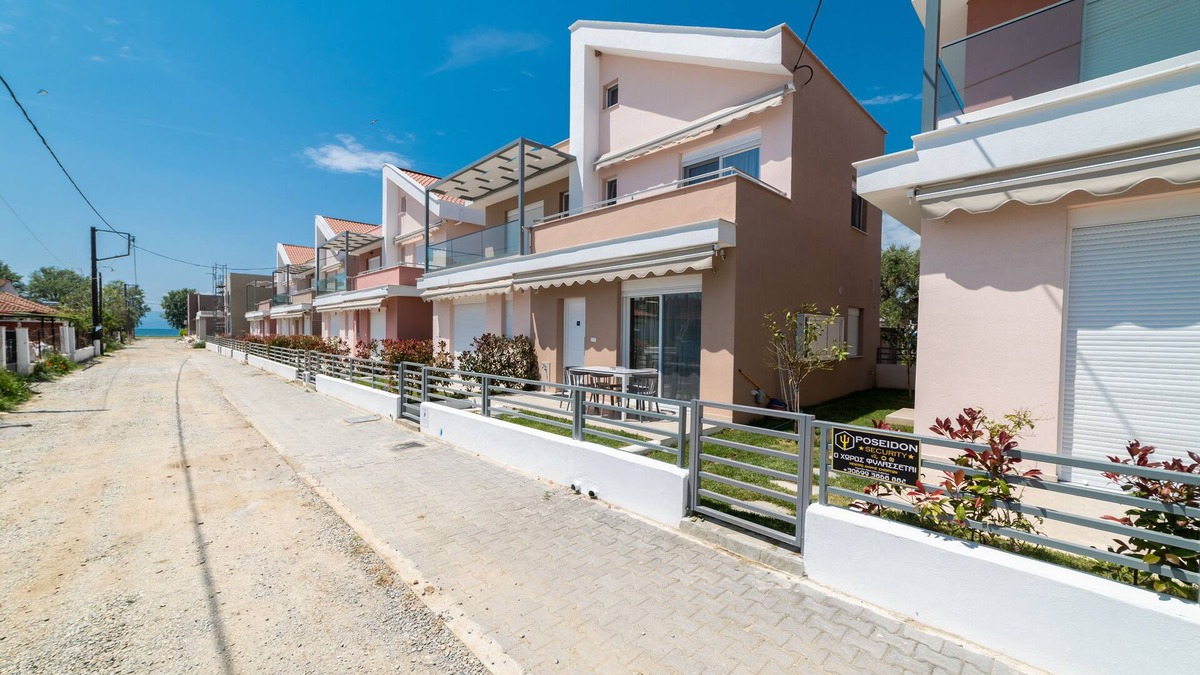 Ofrinion Villa | Dionysos -Three-Bedroom Triplex with Garden