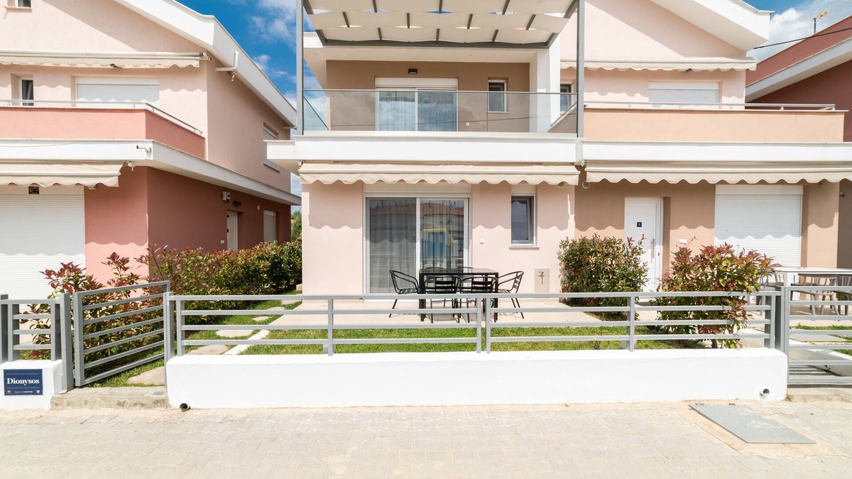 Ofrinion Villa | Dionysos- Two-Bedroom Duplex with Garden