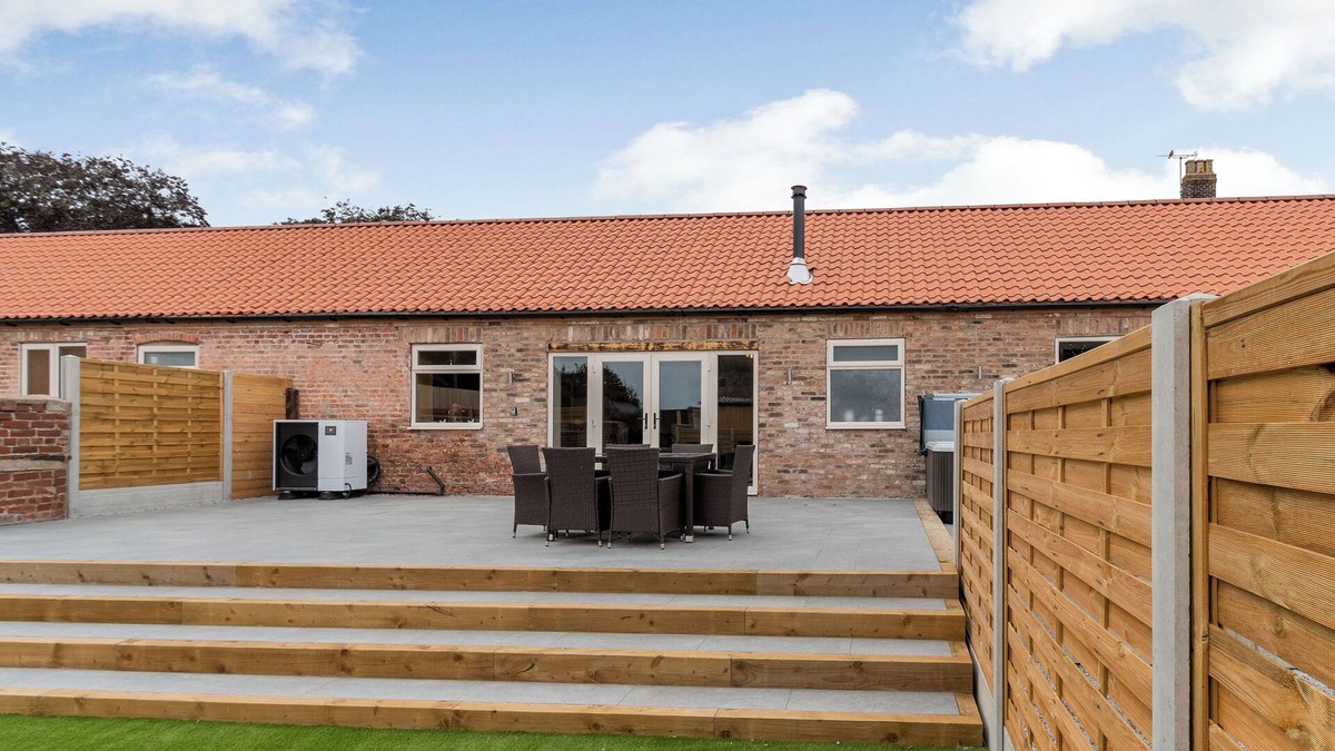 Driffield Cottage | Dip Tub Den - UK35989