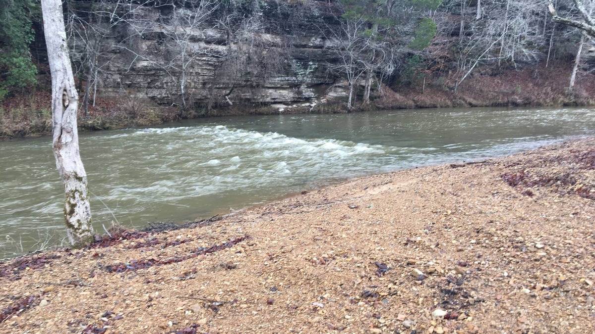 Hohenwald RV Rental | Direct access camping on the Buffalo River with bathrooms/showers!