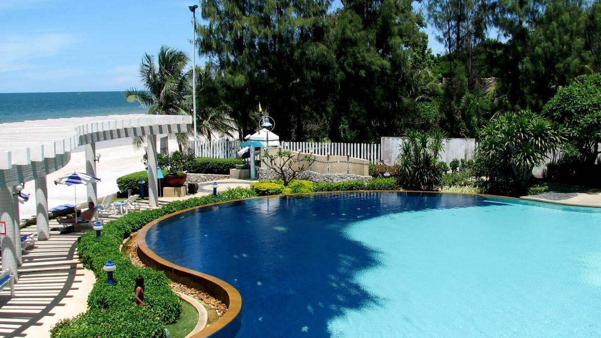 Nong Kae Apartment | Direct Beach Access in downtown Hua Hin, 2-Bedroom fully furnished
