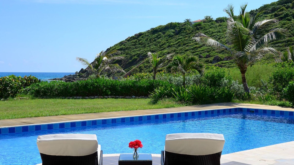 Upper Prince's Quarter Villa | Direct Beachfront 6 BDR/en-suite/maid included. Excellent service. Rare gem (O)
