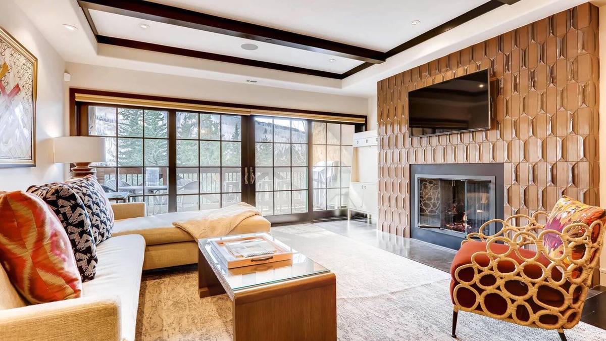 Vail Condo | DIRECT MOUNTAIN VIEW/WALKING DISTANCE TO LIFTS/CONTEMPORARY License# 011090