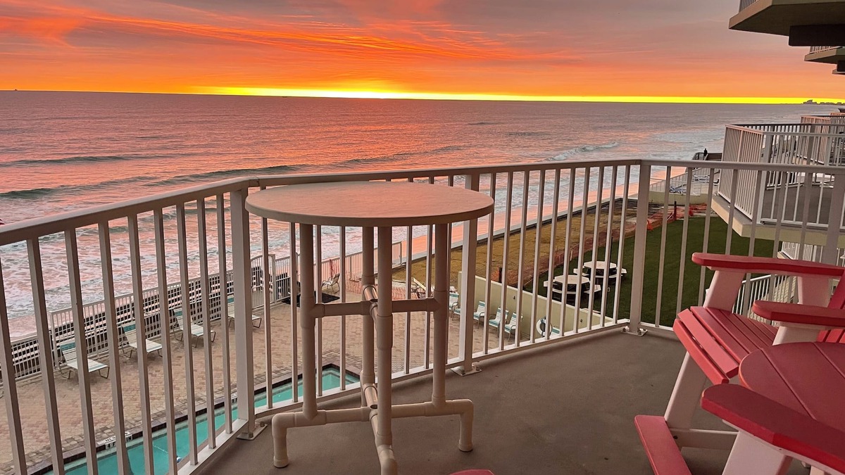 Daytona Beach Condo | Direct oceanfront Stunning sunrises Heated pool pets under 20lbs stay free.
