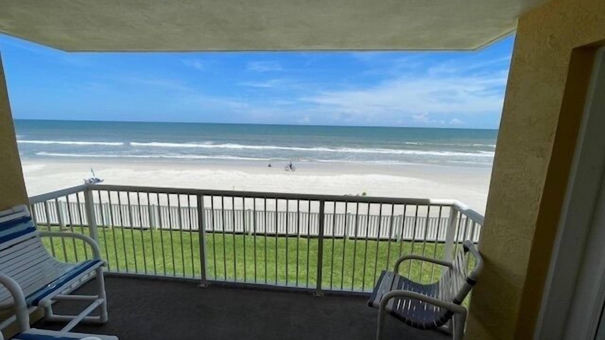 Brown Condo | Direct Ocean Front Second Floor 2/2