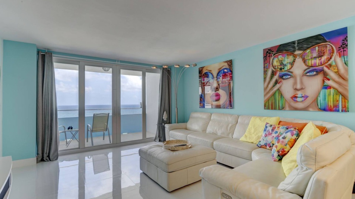 Galt Mile Condo | DIRECT OCEAN VIEWS with Balcony on the beach.