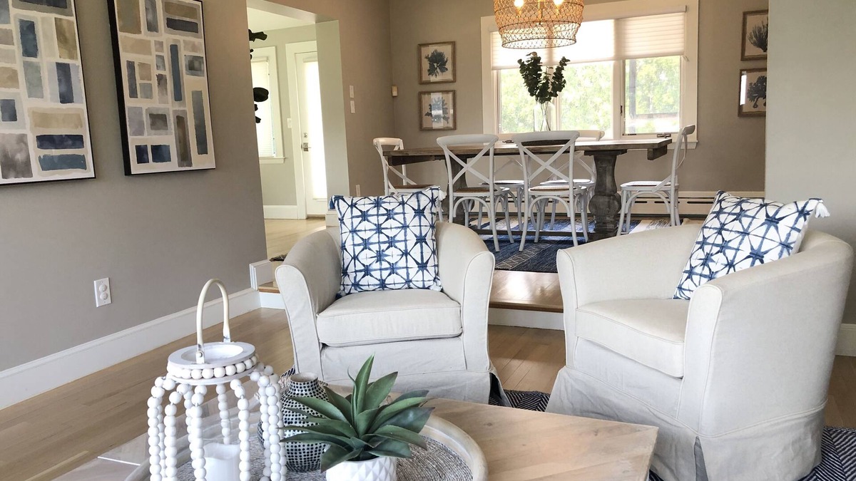 Swampscott House | Direct ocean view home steps from beach