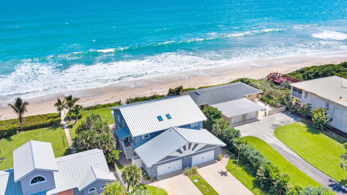Floridana Beach House | Direct Oceanfront Heavenly Retreat/FULLY LICENSED