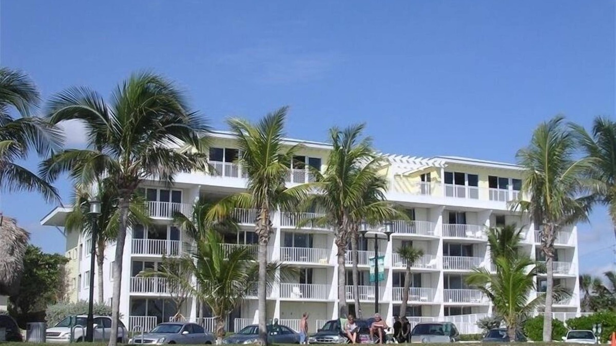 Deerfield Beach Condo | Direct Oceanfront Luxury, Beautifully Redone! Satisfaction Guaranteed