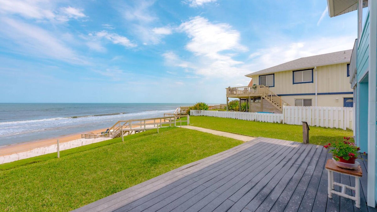 Painters Hill House | Direct Oceanfront~Deck~Queen Beds~Grill
