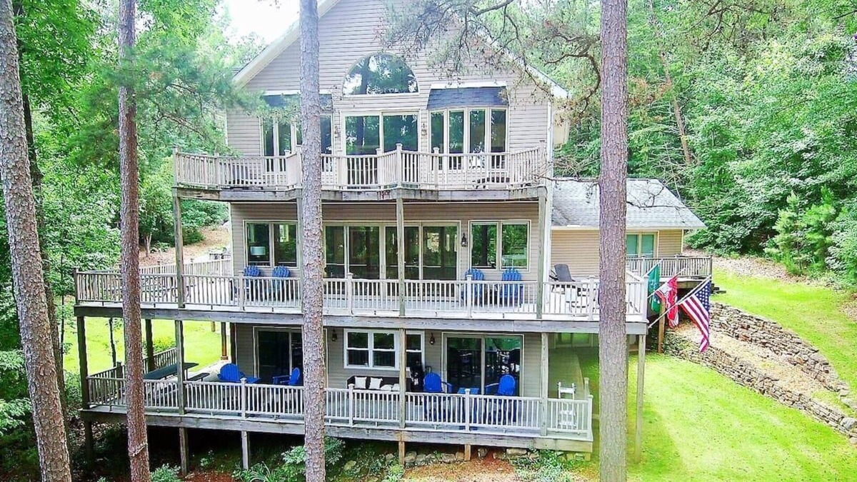 Reed Creek House | Direct on Hartwell, Private Boat Dock, Near Boat Launch