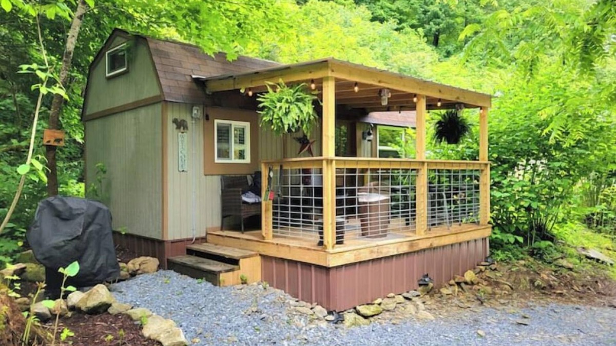 Flag Pond Cabin | DIRECT STREAM FRONT Mountain Tiny Homenn