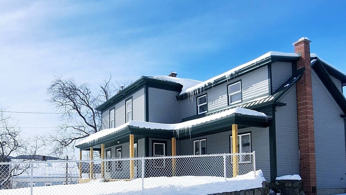 Colebrook House | Direct Trail Access/Centrally Located/Ample Parking for trucks and trailers