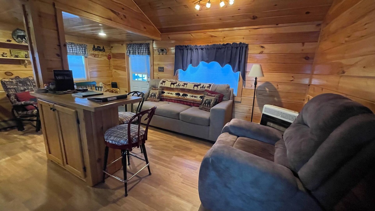 Jackman House | Direct trail head access!