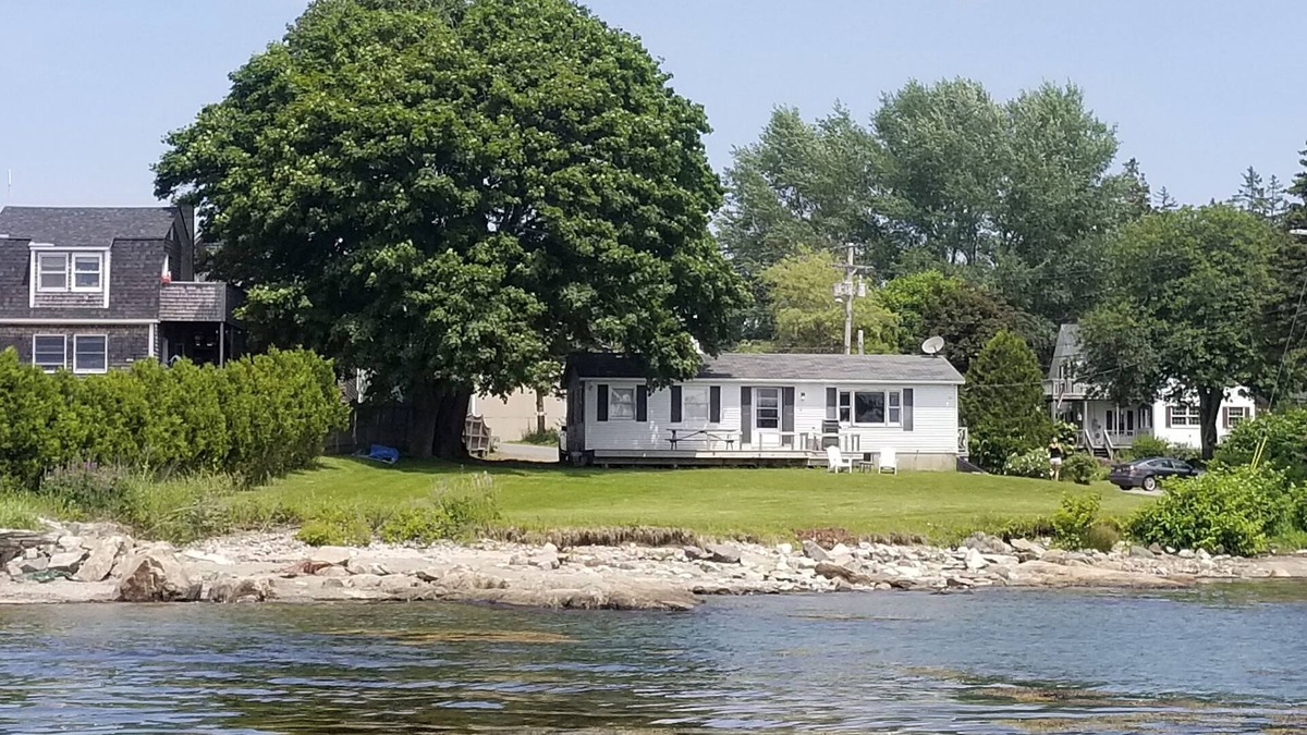 Port Clyde House | Direct waterfront home